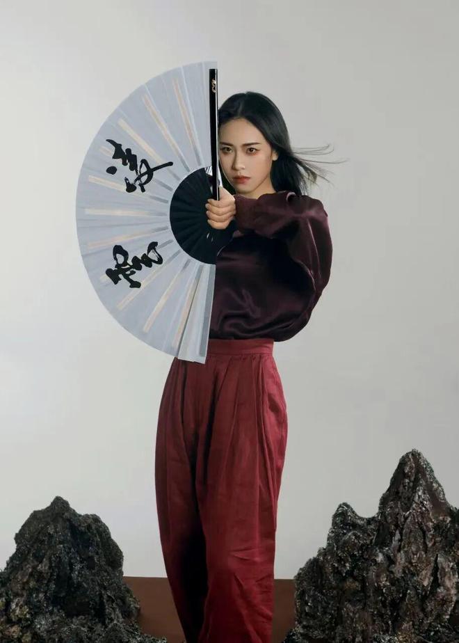 线金庸群侠搬进了现实!这波操作太会玩!澳门新葡京峨眉山大型“江湖剧本杀”上(图6) 线金庸群侠搬进了现实!这波操作太会玩!澳门新葡京峨眉山大型“江湖剧本杀”上(图6)